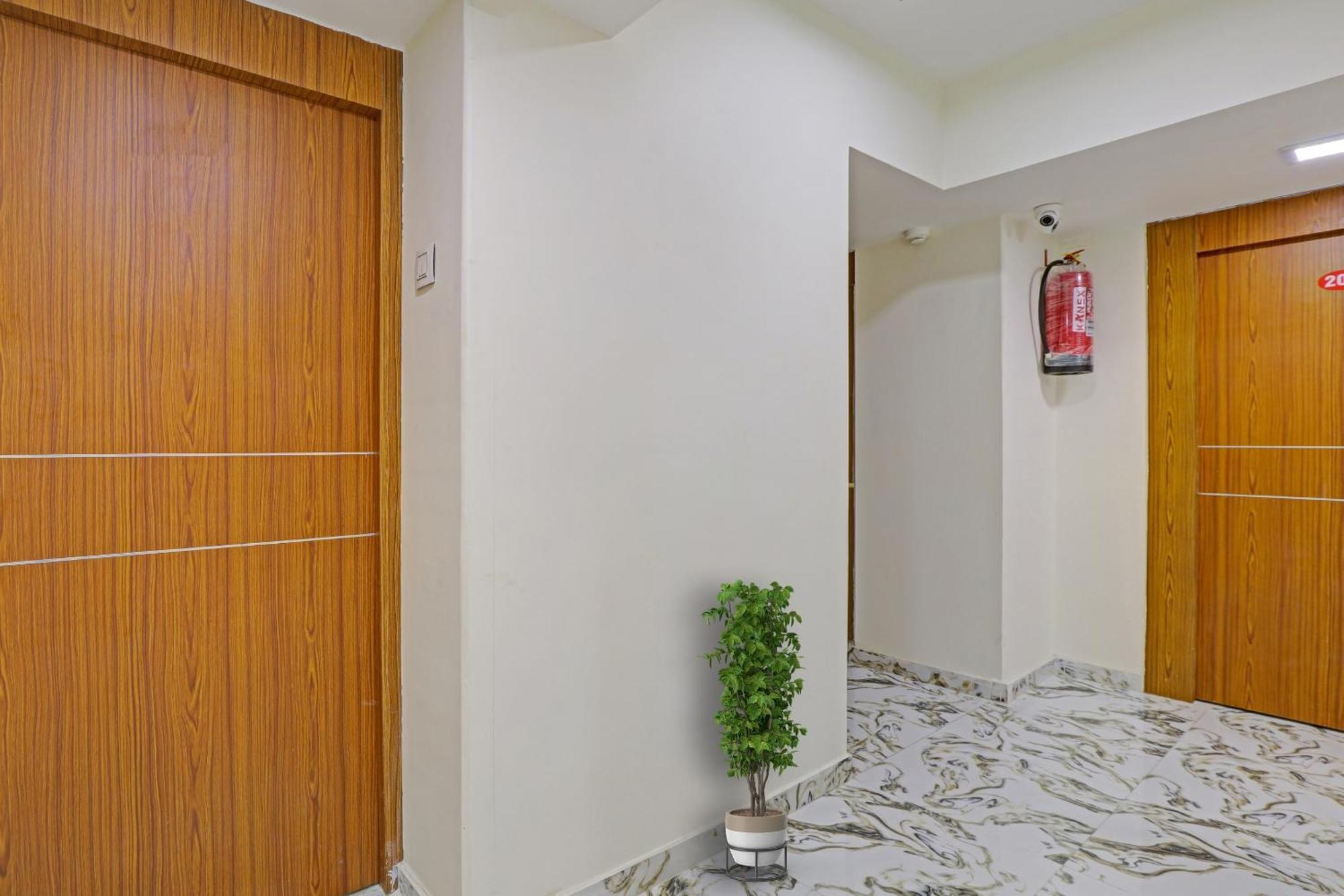 Capital O Bhavya Villa أحمد أباد المظهر الخارجي الصورة